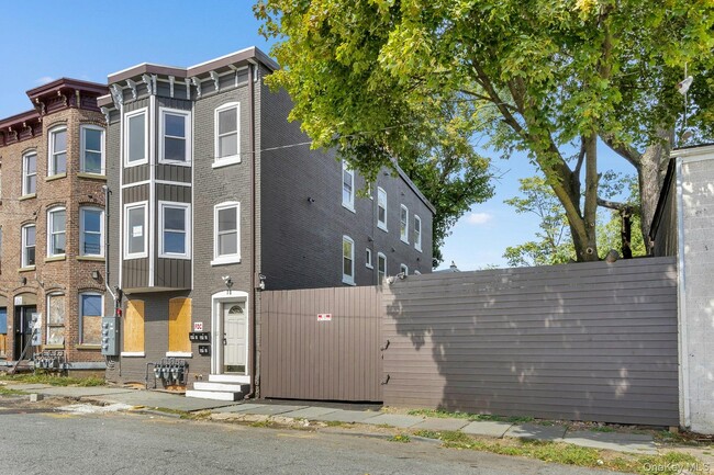 Building Photo - 70 Van Ness St Rental
