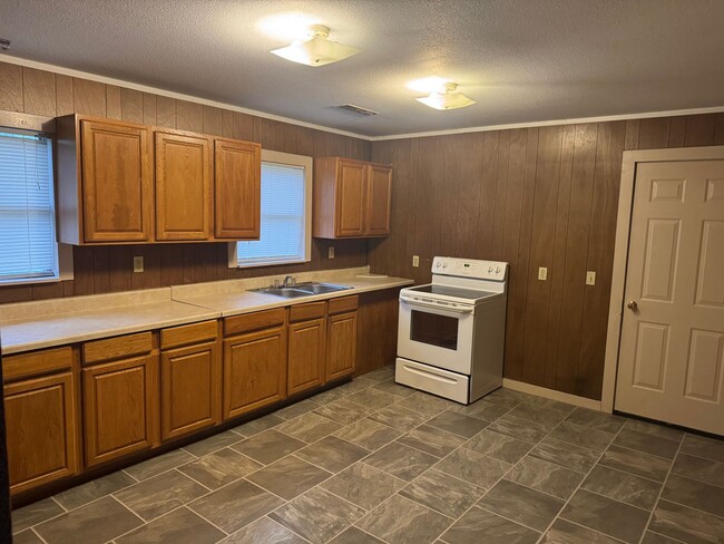 Photo - 2 Bedroom / 1 Bathroom Home with 1 Car Gar...
