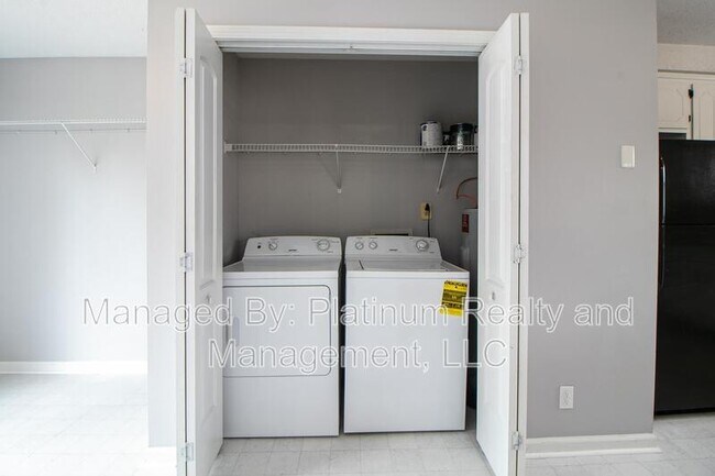 Photo - 544 Jacquie Dr