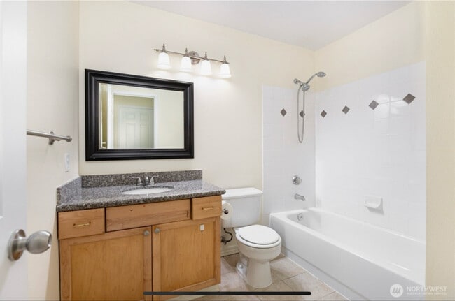 Photo - 18501 SE Newport Way Unit K144