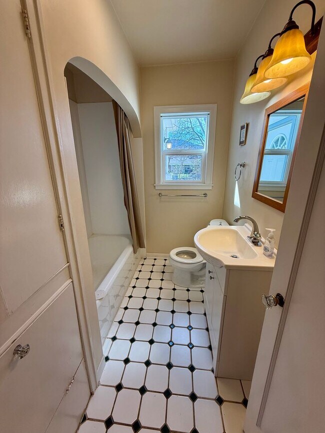 Photo - 3 Bedroom / 2 Bath Home - Bespoke Elegance in the University District!