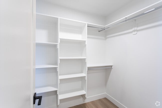 3BR, 2.5BA - 1,395SF - Primary Bedroom Closet