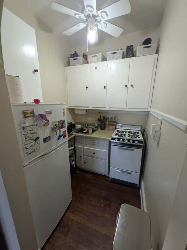 Renovated Apartment in Prime Center Square Walk to Washington Park