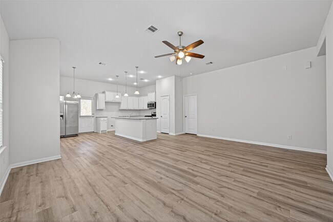 Photo - 15059 Meadow Glen N