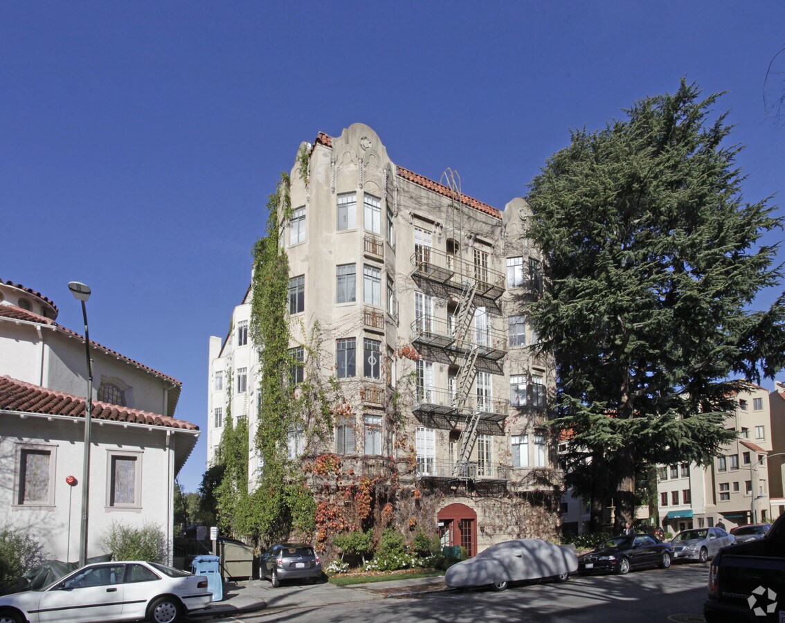 Photo - Laning Chateau Apartments