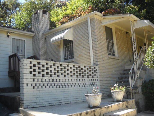 3BR/2BA Home minutes from Downtown Atlanta... - 3BR/2BA Home minutes from Downtown Atlanta...