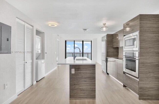 Photo - 460 NE 28th St Unit 3907