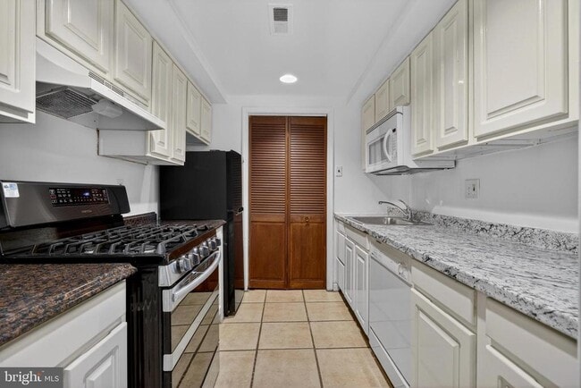 Photo - 1351 Monroe St NW