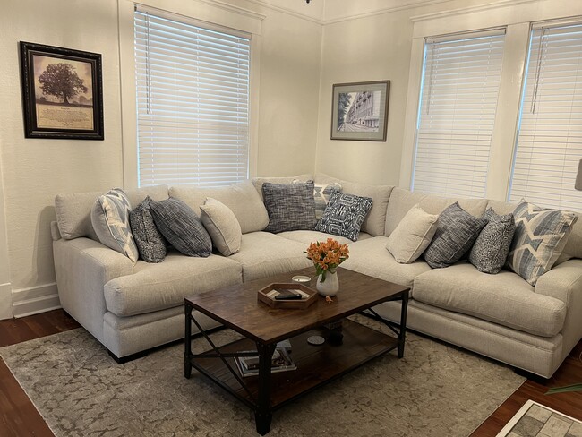 Photo - 1117 E 48th St Unidad Lower