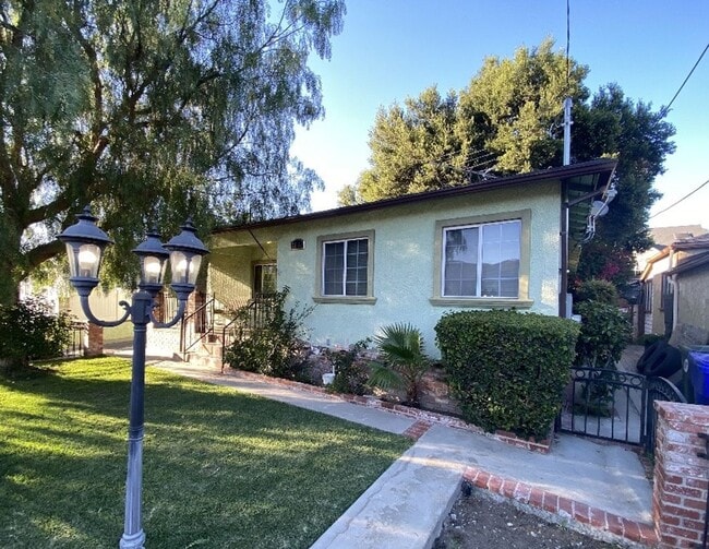 Building Photo - Coming Soon House in La Crescenta-Montrose