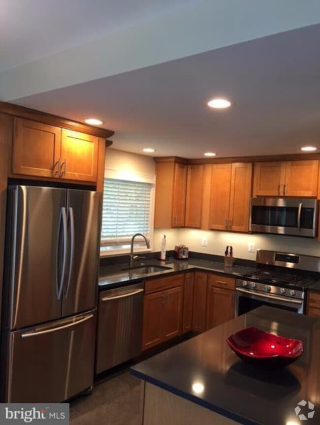 Building Photo - 3701 Gunston Rd Unit 542 Rental