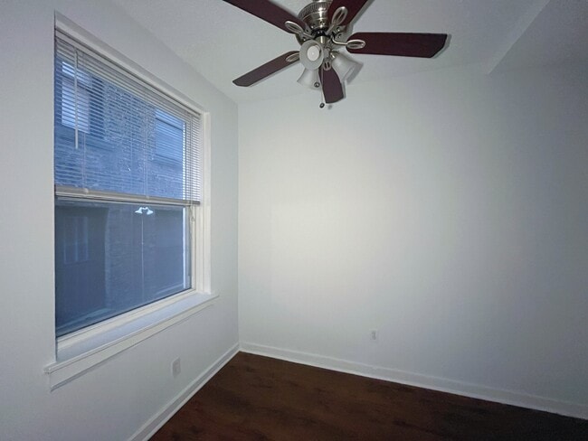 Photo - 3727 N Pine Grove Ave