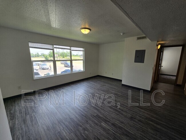 Photo - 60 Miller Ave SW