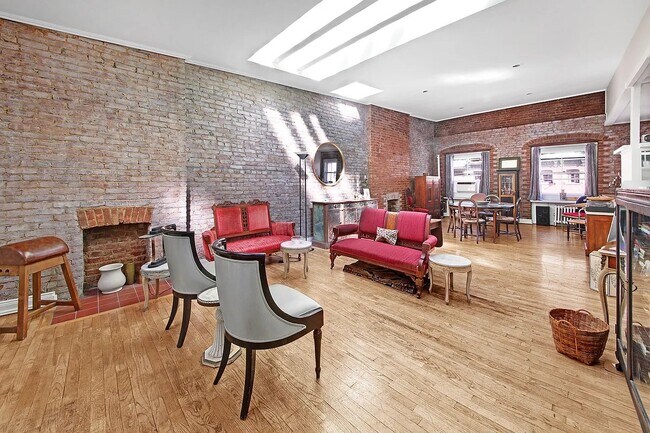 Photo - 318 W 14th St Unidad 4