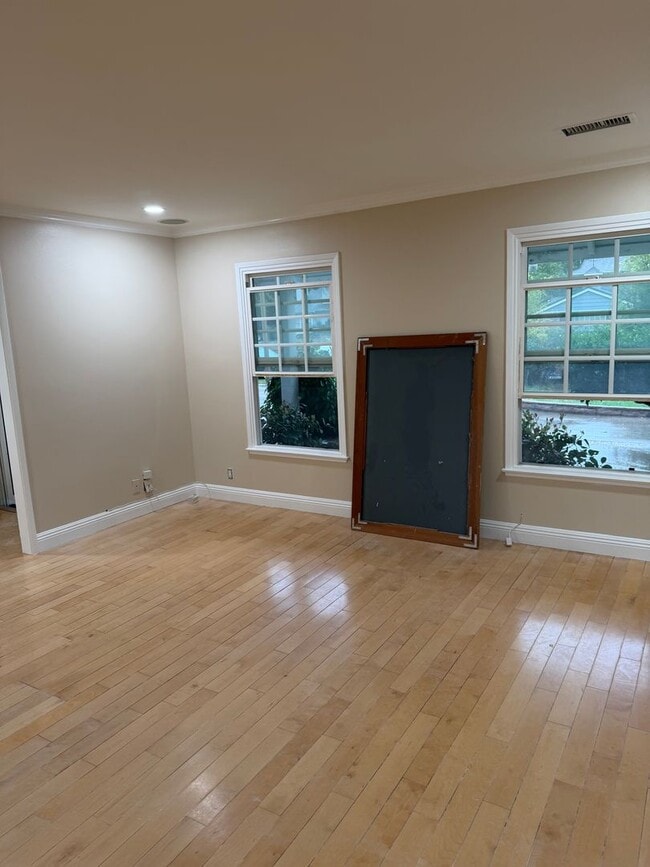 Photo - Large pool home with lots of space and gue...