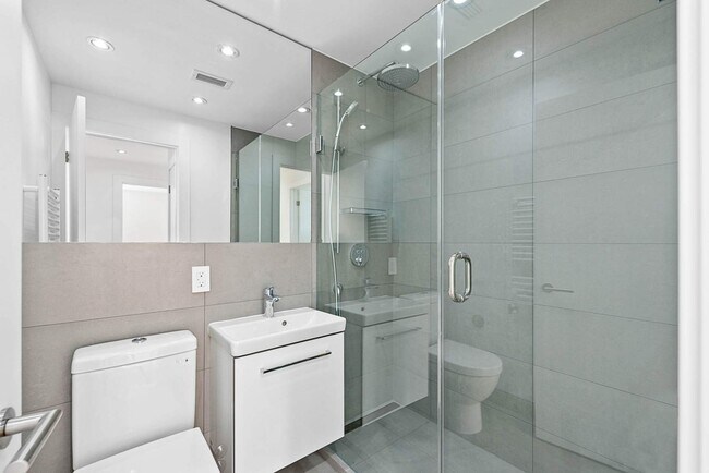 Photo - 327 Chisholm