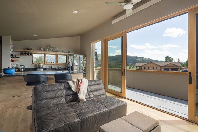 Comedor/sala de estar de planta abierta - 356 Columbine St Unidad GuestHouse