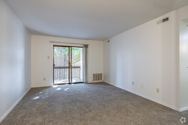2BR, 2BA - 896SF - Living Room