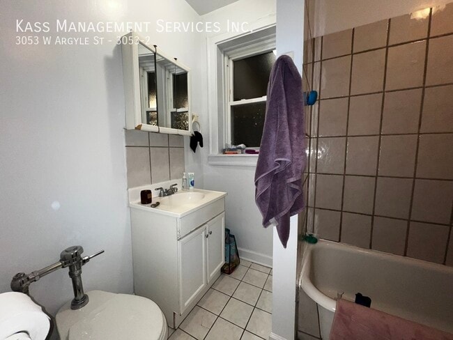 Photo - 3053 W Argyle St Unit 3053-2