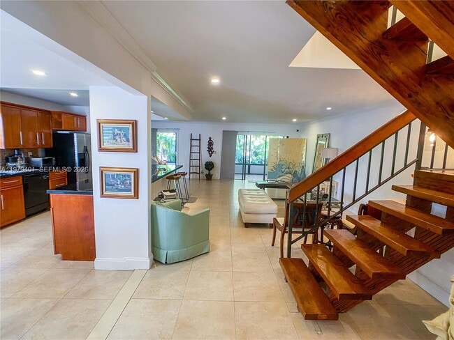 Photo - 956 Mockingbird Ln