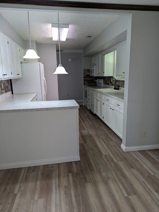 Photo - 3232 Revlon Dr