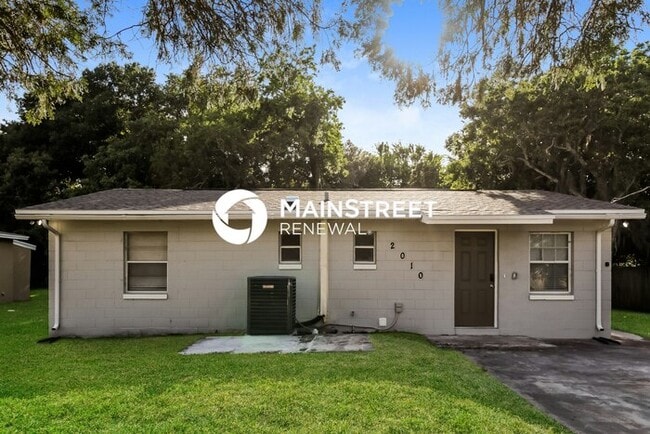 Building Photo - 3 Bedroom Pet-Friendly Home in SANFORD, FL with Main Street Renewal