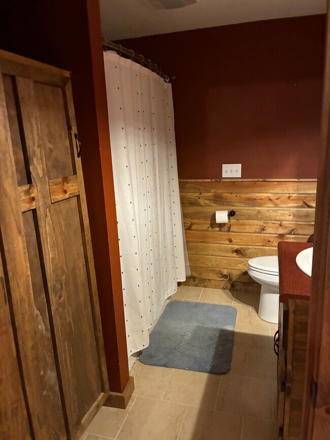 Photo - 409 Clark St