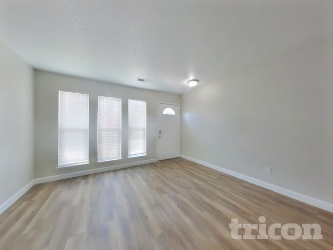 Photo - 820 Mamilane