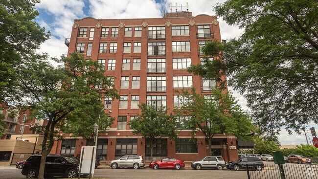 Building Photo - 1250 W Van Buren St Unit 714 Rental