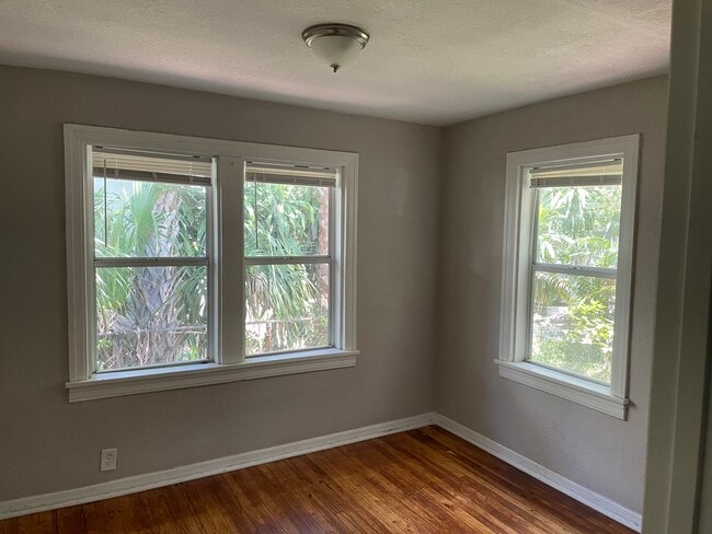 Photo - 873 10th Ave S