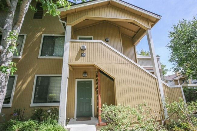 Building Photo - Richmond Marina Bay Condo In Gated Community