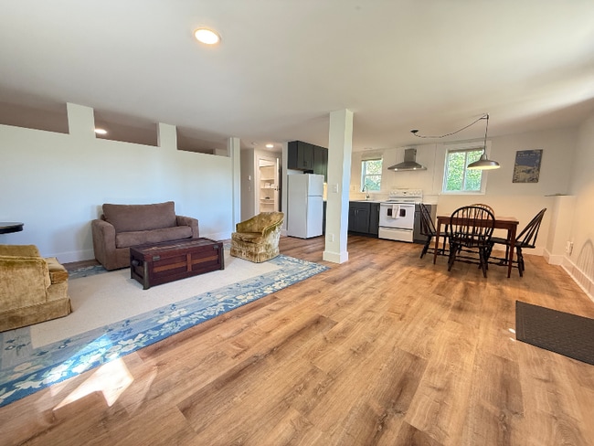 Photo - 74 Battle Ave Unidad B