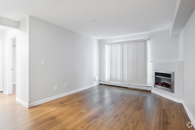 1BR, 1BA - 655SF - Living Room - Tennyson Apartments
