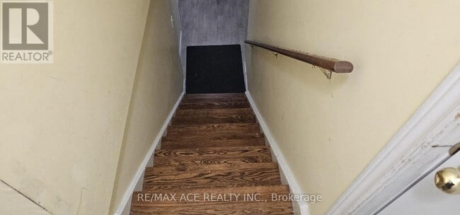 Photo - 14 Kentview Crescent