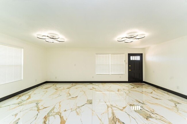 Photo - 4209 Redbud Ave