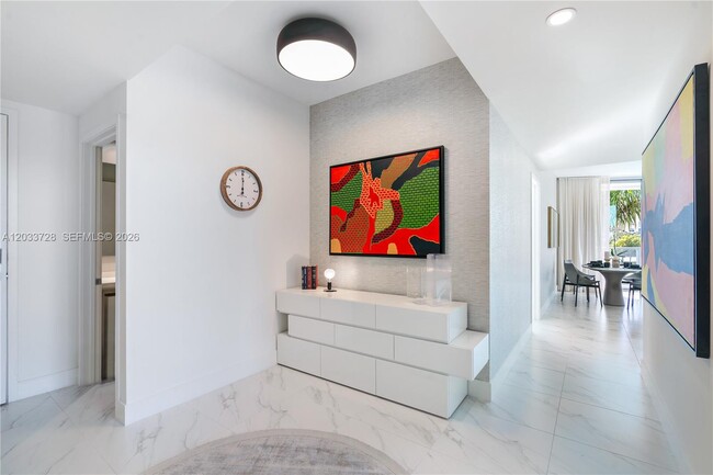 Building Photo - 2000 Metropica Wy Unit 203