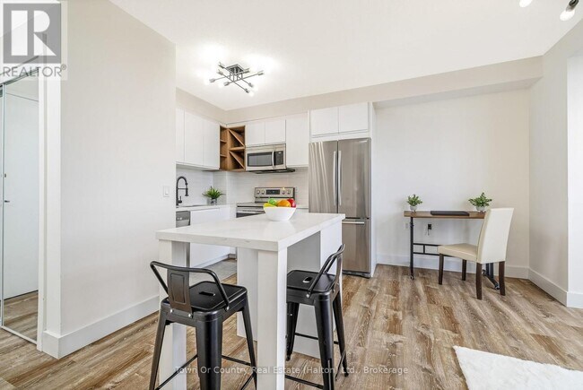 Photo - 200 Burnhamthorpe Rd E Unit 1309