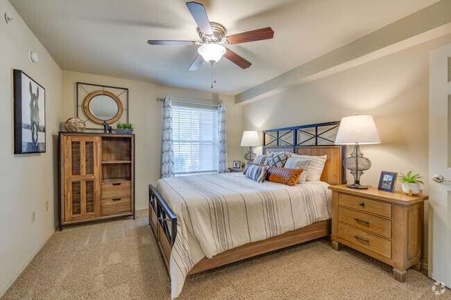2BR, 2BA - 1108SF - Bedroom