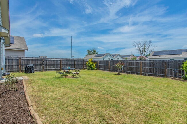 Building Photo - 2527 Pechora Pipit