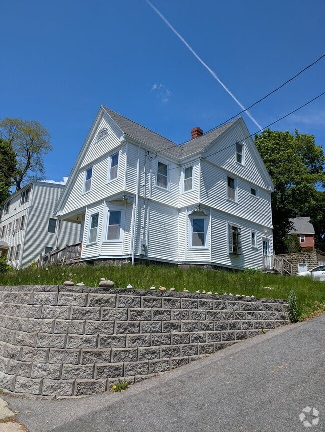 Building Photo - Charming 3-Bedroom, 3-Bathroom Home