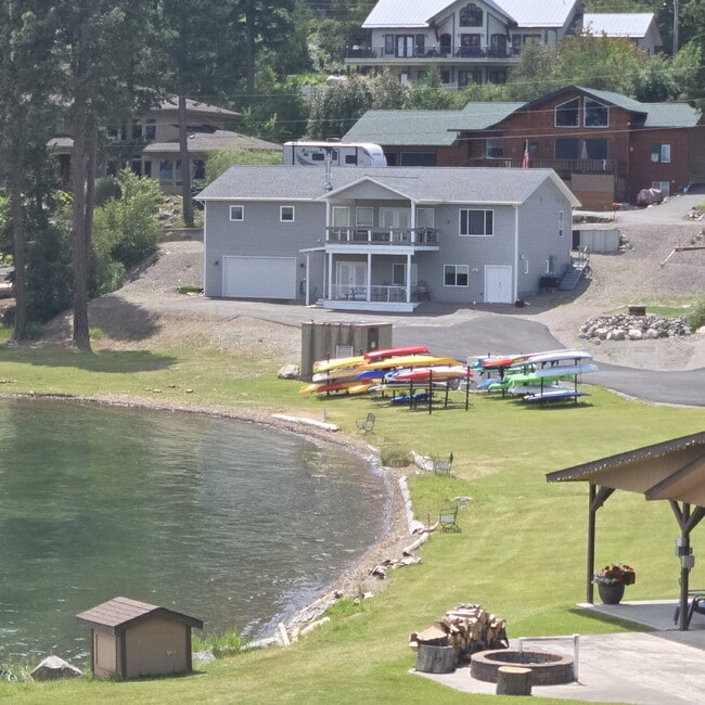 Flathead Lake- 2 bed, 1 bath, 2 car garage - Flathead Lake- 2 bed, 1 bath, 2 car garage Apartment