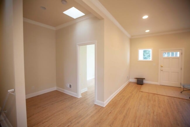 Photo - House for rent, Updated 4BR+2 extra BR/Den/Offices/Family Rooms & 3BA in Ingleside!