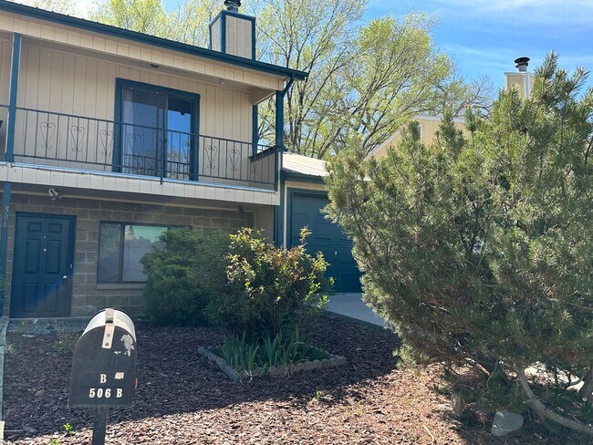 Photo - 3 bedroom 1.5 bathroom townhouse for rent ...