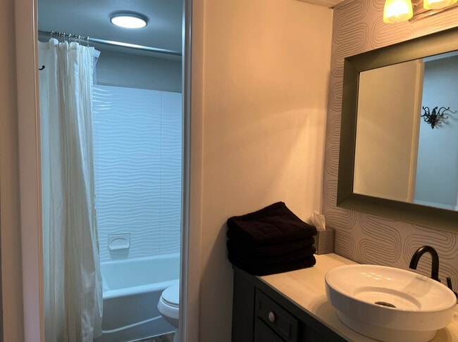 Main Suite Bathroom - 3645 Belmont Rd