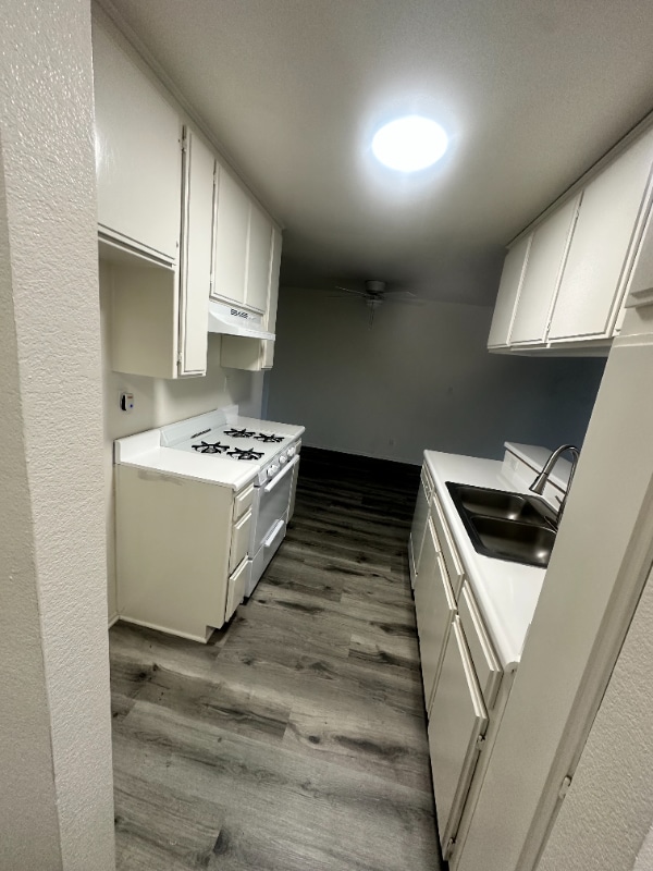 Photo - 7040 Haskell Ave