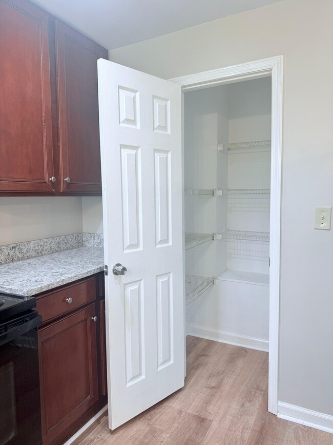 Photo - 1604 Roberts Dr SE