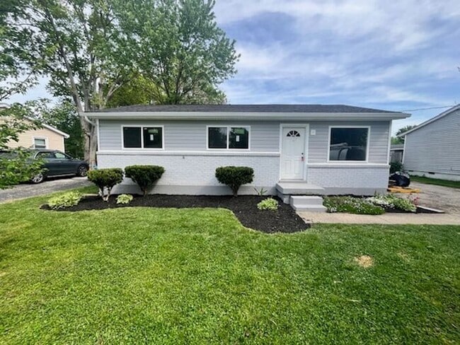 Building Photo - 4BR/1Ba house-Ready to make your new home!