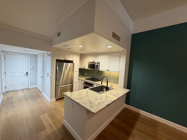 931 E Walnut St Unit 931 Walnut 107