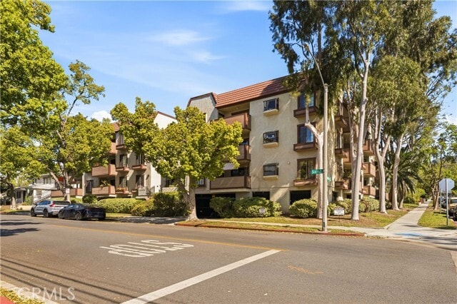 Photo - 260 S 6th St Unit H