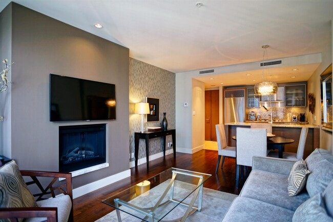 Photo - 1111-1111 Alberni St